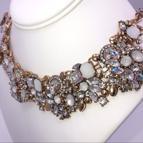 NWT AVA Statement Bib Necklace in Gold - White - Picture 7 of 8